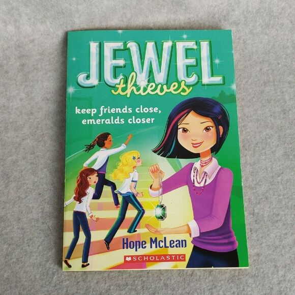 Jewel Thieves #3 Keep Friends Close Emeralds Closer - McLean - Paperback - Picture 1 of 2